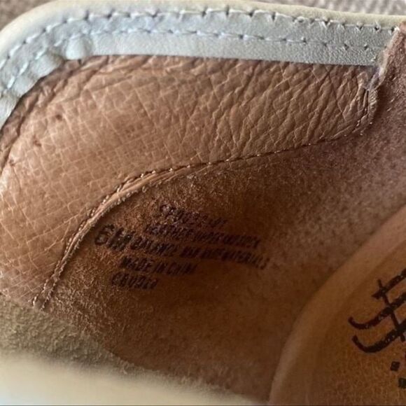 Sofft Abena Cream Leather Snake Print
Comfortable Ankle Boots Women's Size 6 EUC - Picture 4 of 12